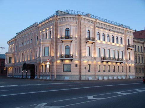 В Санкт-Петербурге продается квартира размером с теннисный корт